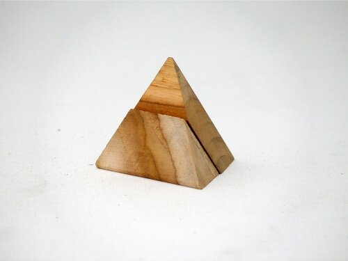Pirámide. Juegos Juguetes Recreación Ocio FUNLIBRE